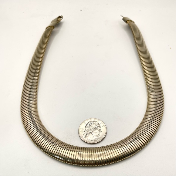 Bold Chic Vintage Polished Gold Tone Omega Statement Choker Necklace - Picture 12 of 16